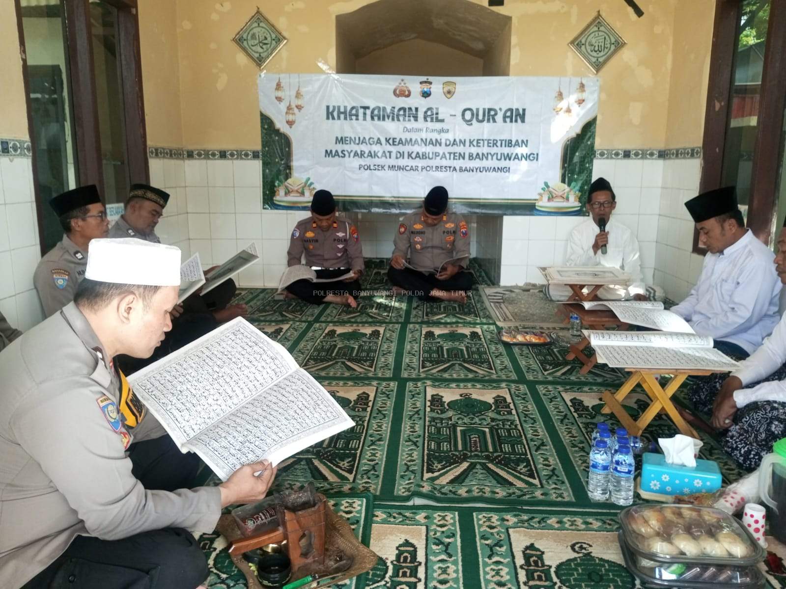 Sejukkan Kamtibmas Melalui Ayat Suci: Khidmat Khotmil Qur’an Jam’iyah Al Kahfi di Polsek Muncar